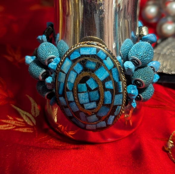 Vintage Brass & Inlay Faux Turquoise Oval Shaped Statement Bracelet. - Picture 7 of 10